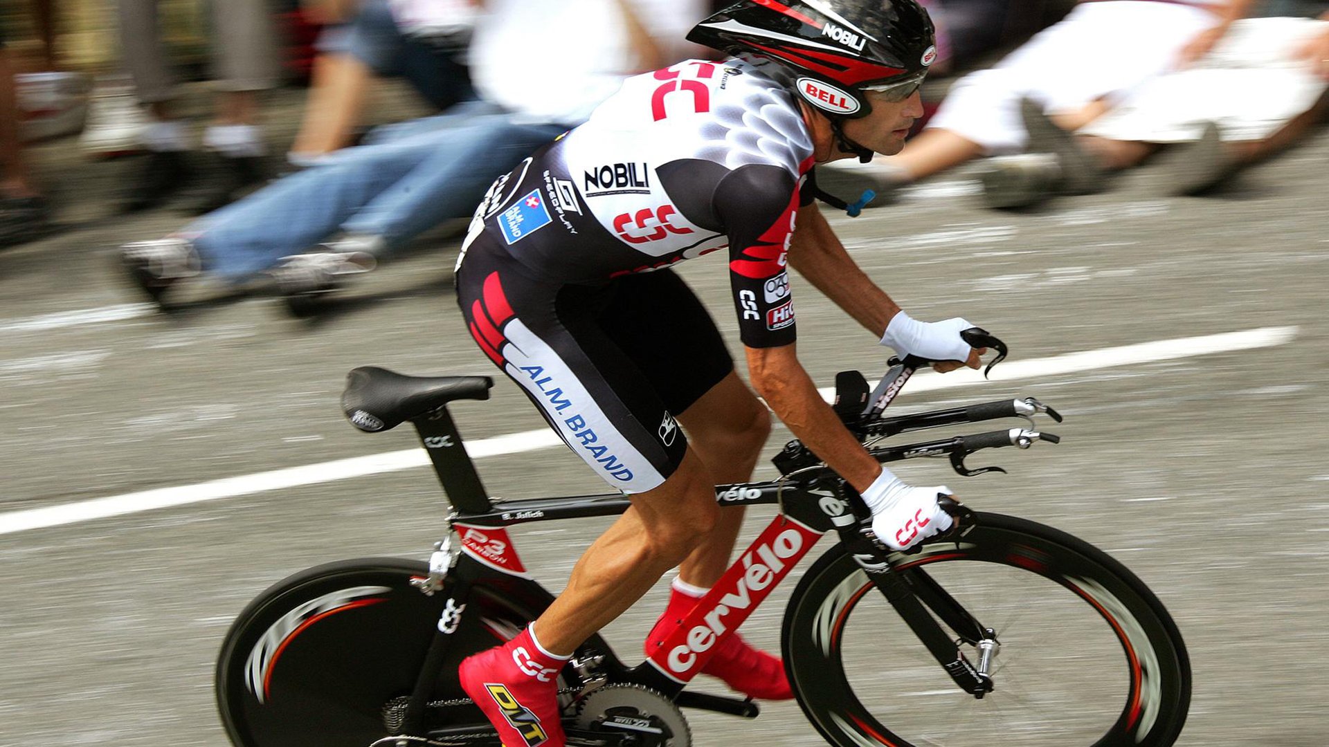 逆境中的“不屈战士”：战胜困难的足球魂士，不屈的战斗